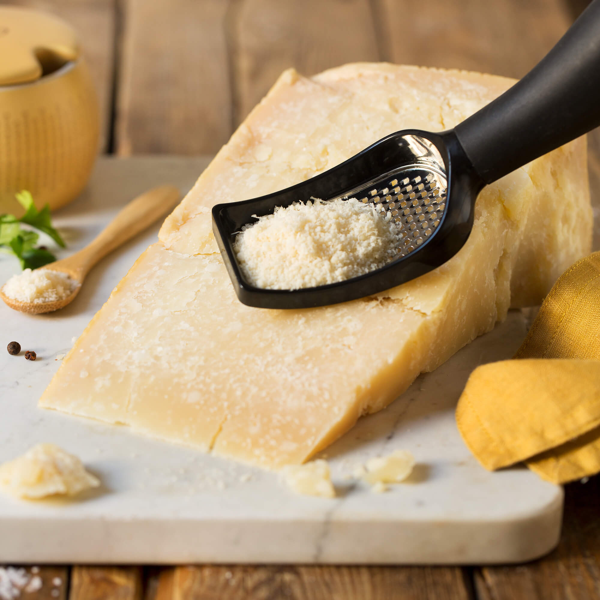 Grattugia formaggio con vaschetta incorporata Gnali